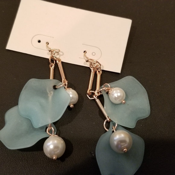 Jewelry - Make an offer! Unique earrings with pearl accents